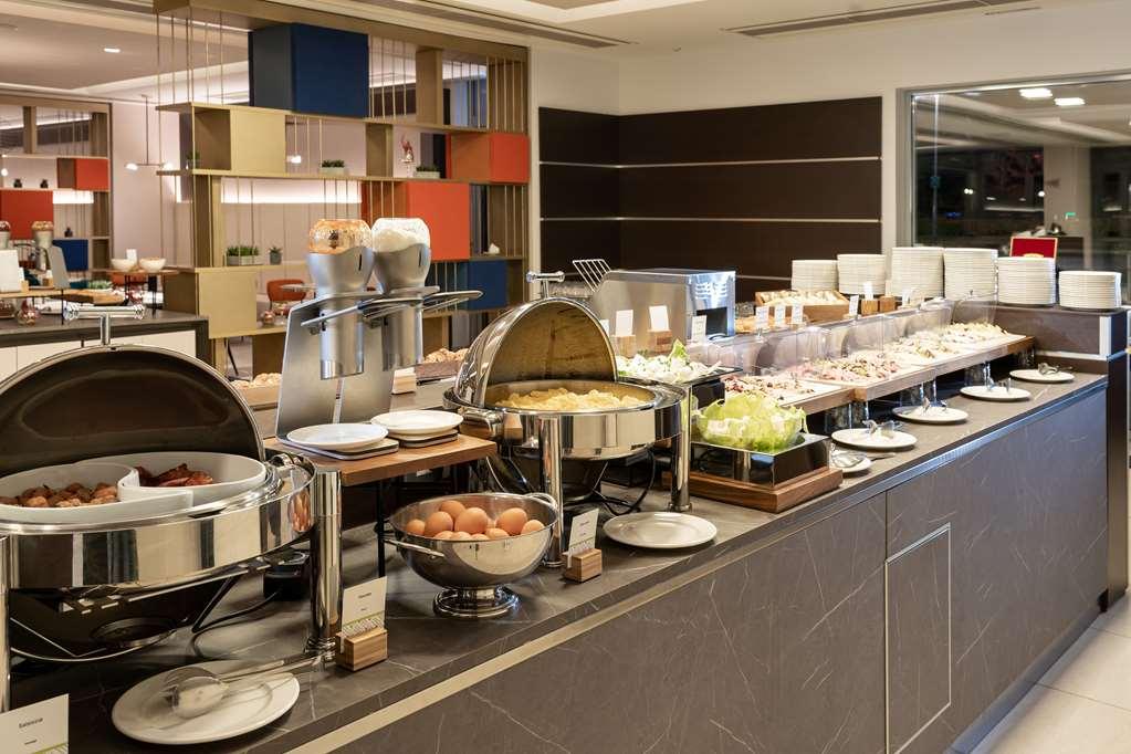 Doubletree By Hilton Milan Malpensa Solbiate Olona Hotell Restaurant bilde