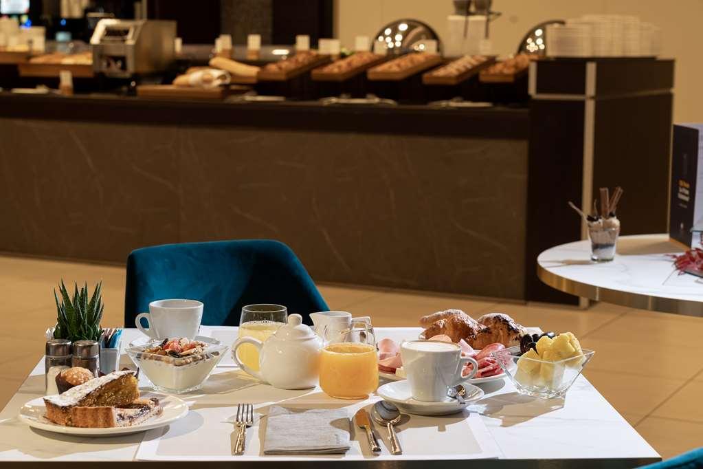 Doubletree By Hilton Milan Malpensa Solbiate Olona Hotell Restaurant bilde
