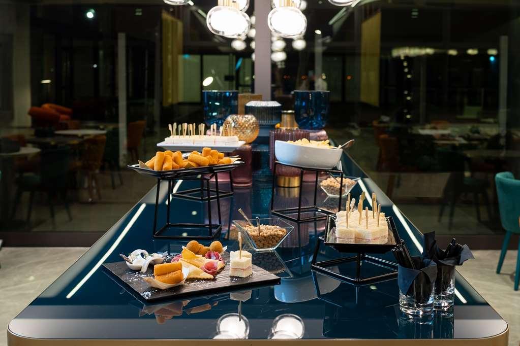 Doubletree By Hilton Milan Malpensa Solbiate Olona Hotell Restaurant bilde
