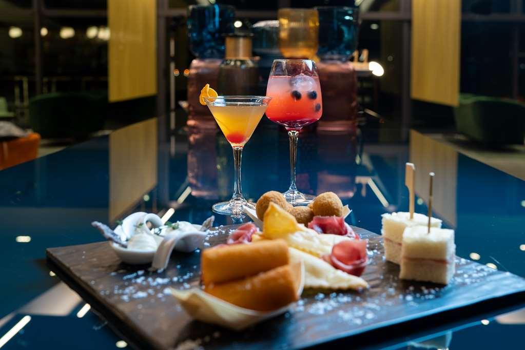 Doubletree By Hilton Milan Malpensa Solbiate Olona Hotell Restaurant bilde